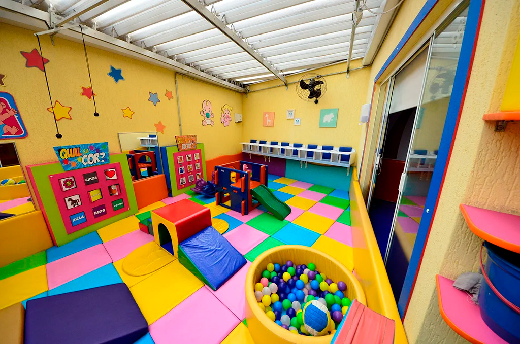 Espaço colorido e acolhedor para os pequenos do Colégio Simone Ribeiro